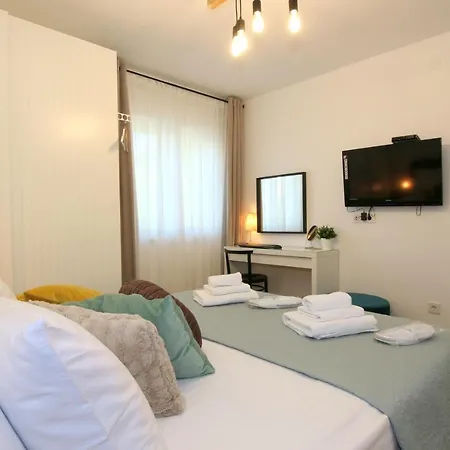 Tona Apartment *