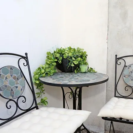 Tona Apartment *